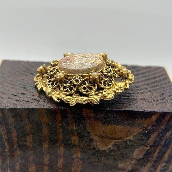 Vintage gold tone earth tone swirl center delicate filigree domed brooch pearls - Picture 5 of 14